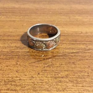 Black hills Sterling and 12k leaves ring